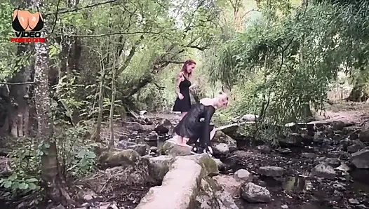2 Kız Arkadaş Ormanda Yabancı Tarafından Sevişiyor!