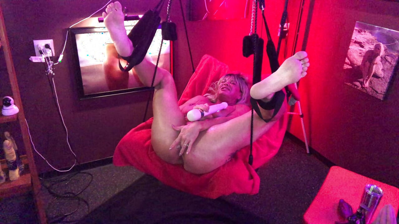 Hot Blonde gets Royal Treatment before taking Huge Butt Plug
