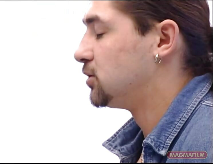 Izuzetno lijepa tinejdžerka s prekrasnim osmijehom dopušta da joj se sve dogodi