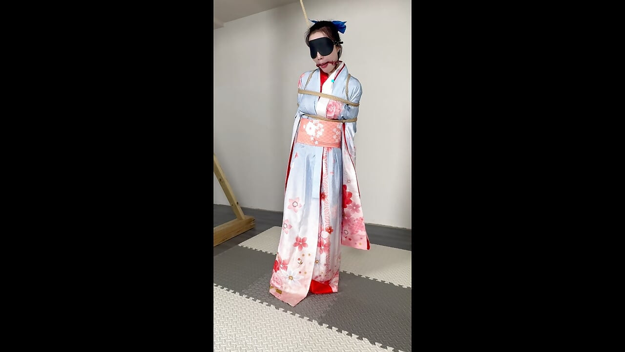 The Climax Version of Wearing a Kimono on a Sunny Day