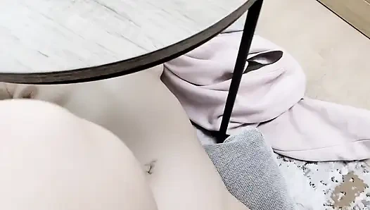 Dia Memiliki IQ 180, Tapi Dia Terjebak Di Atas Meja