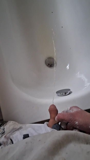 Slikar Boy odjednom mora piškiti.