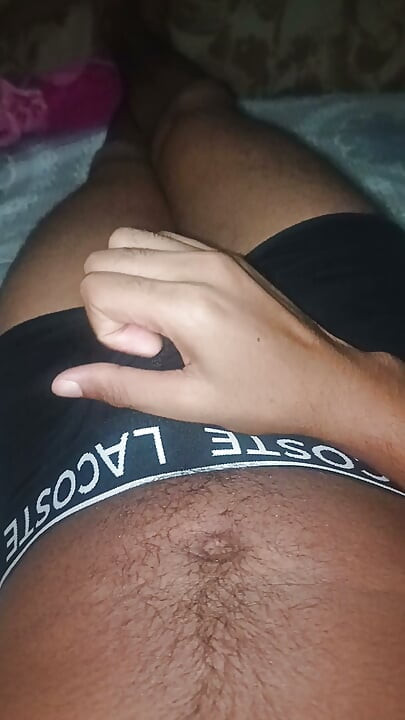 Eksklusiv solo mandlig tease - Bulge over tøjet og langsom opbygning