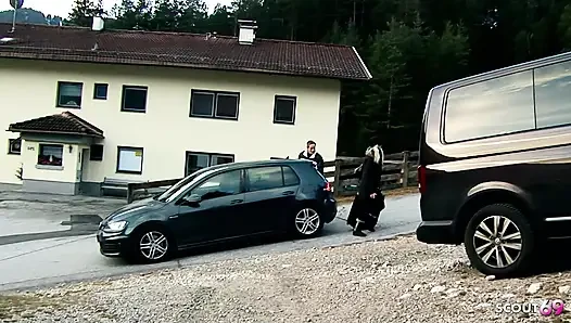 Reife blonde deutsche Julia Pink lutscht Schwanz von User und lässt sich lecken