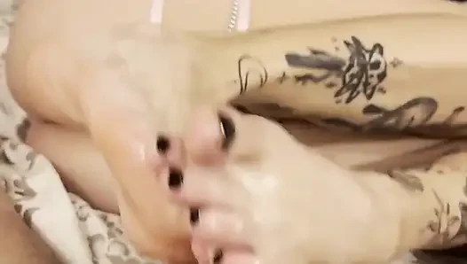 A Footjob and a Best Friend Well Served