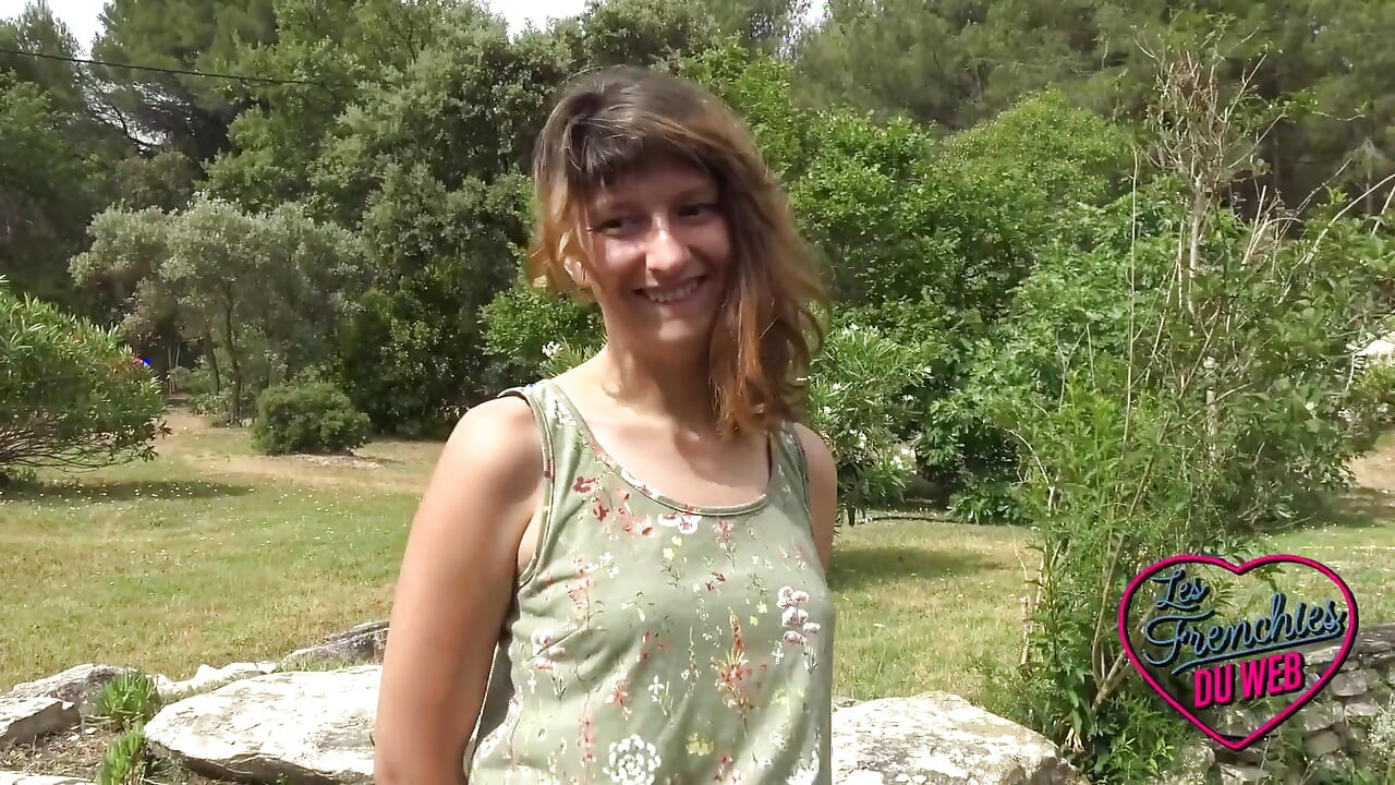 Melany wordt geneukt door een man met een grote lul