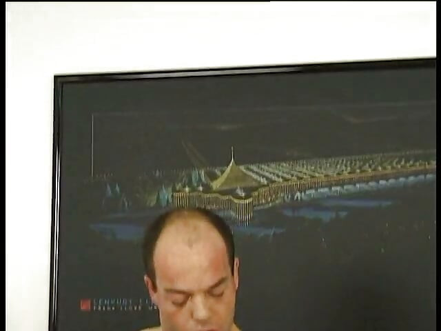 Pelirroja madura follada duro desde abajo