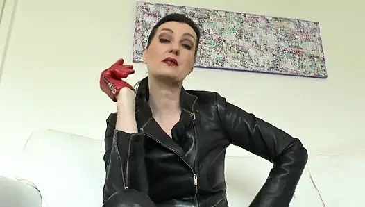 Before You Go to Bed, I'll Paint Your Body with Lipstick, Lady Victoria Valente
