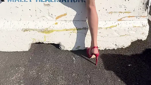 Ich Wurde Draußen Wie Eine Hure Gefickt Und Füllte Meine Muschi Mit Sperma Wie Eine Schlampe