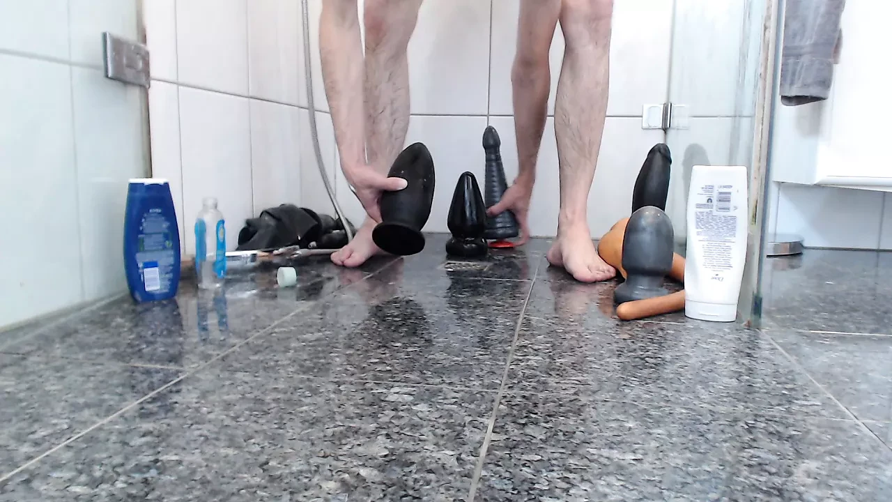 Sissy warmin up his Ass! Big Plugs an Chastitycage