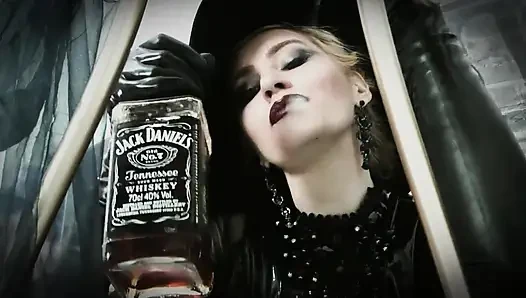 Запуганная под недоумением