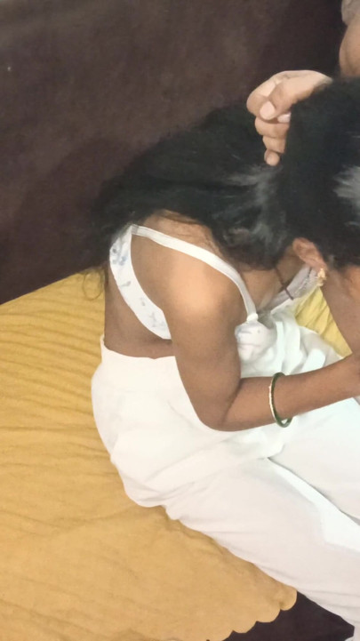Desi bhabhi lund ko chush rhi ho or maze bhi utha rhi gai | Clip 1