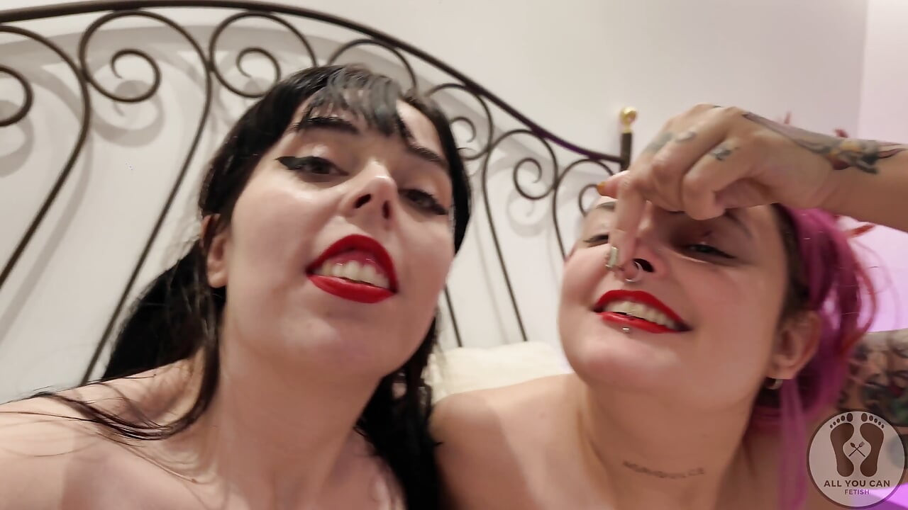 4k - chica chica nostrils nariz recogiendo fetiche de labios rojos en primer plano