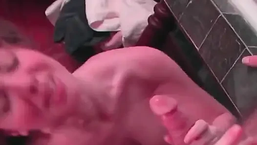 Seductive Brunette in the Bathroom: Passionate Oral Delight