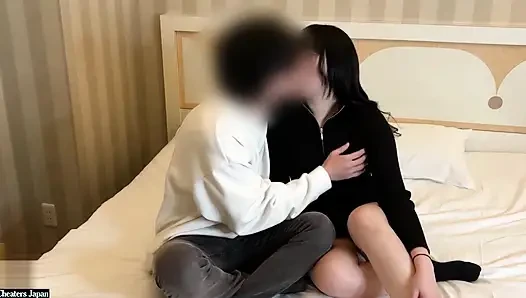 Суровая девушка. Огромный сзади.