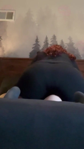 Momen yang dijatuhkan rahang "Cewek sange amerika lagi asik tukar bantalku dengan toket kencangnya!"