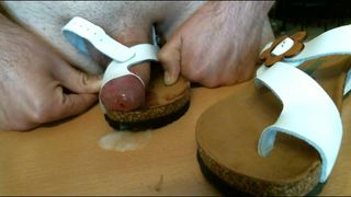 Baise sperme belle-mère utilisé toeloop tongs sandales 2 éjaculation