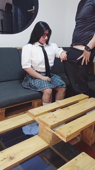 ตอนแรกเย็ดสาวละตินด้วยแว่น ผู้บริสุทธิ์มาก แต่เขากลืนทุกอย่างและปล่อยให้แว่นของเขาถูกเติมเต็ม... คลิป 1