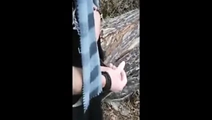 ormanda okşayarak arkadaşlar, bir cum kapalı alır