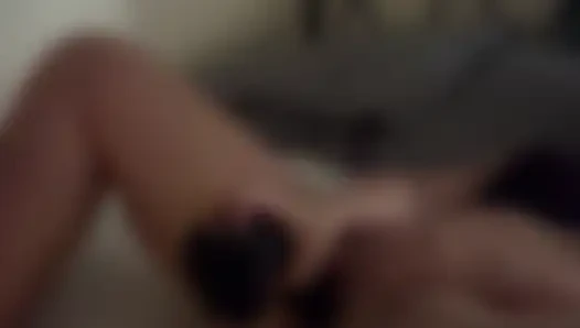 Ibu tiri lagi asik muasin memeknya pakai mainan seks sendirian bagian 2