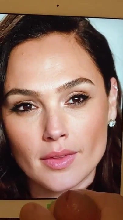 Gal Gadot cum tribute