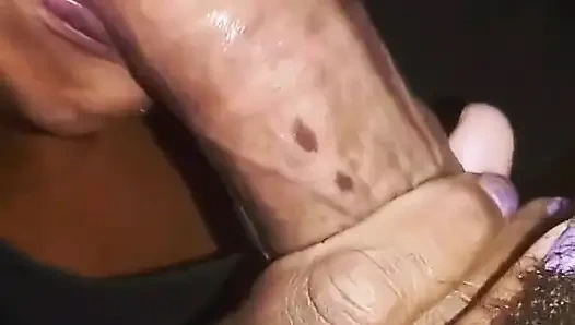 Boşalıncaya kadar fıstığımı boğazına boşaltıyorum!!