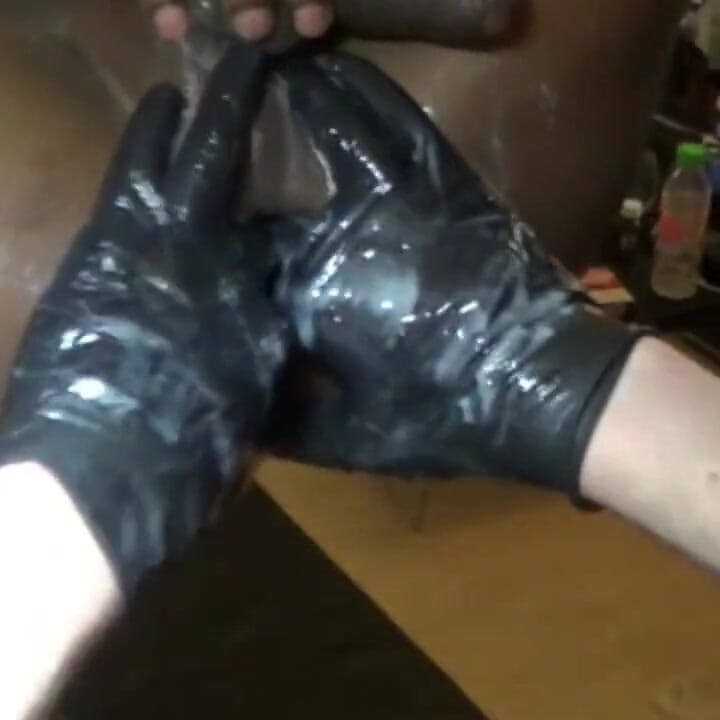 Вечеринка без презерватива в слинге с фистинг-сессией J