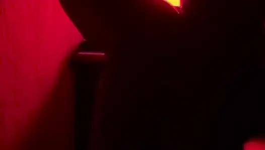 Kırmızı odada yoğun Romalı seks sakso çektikten sonra döllenmeye yol açıyor