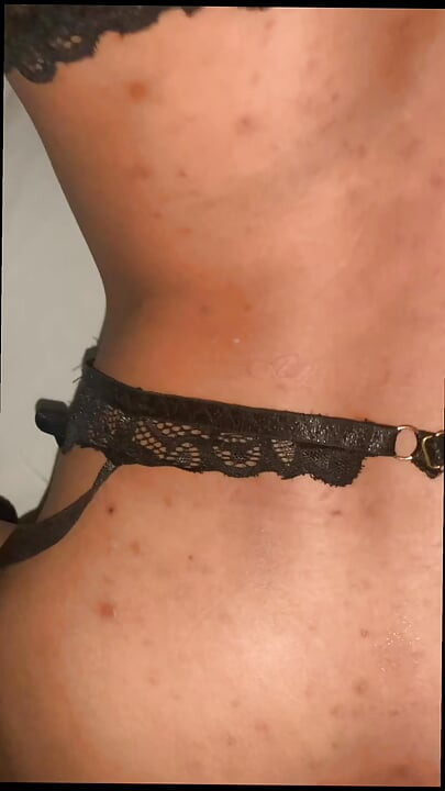 Femboy u donjem rublju, duboko me otvaraju