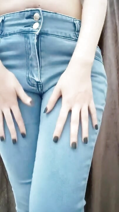 Hot Girl Showing the Big Boob and Pusssy Fingering