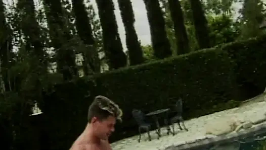 College Confessions 16: Heißer Outdoor-Sex am Pool