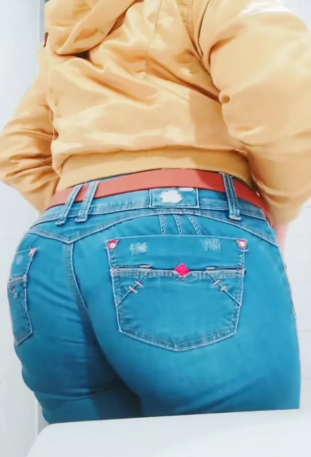 making stripteace show in the public bathroom i show my ass