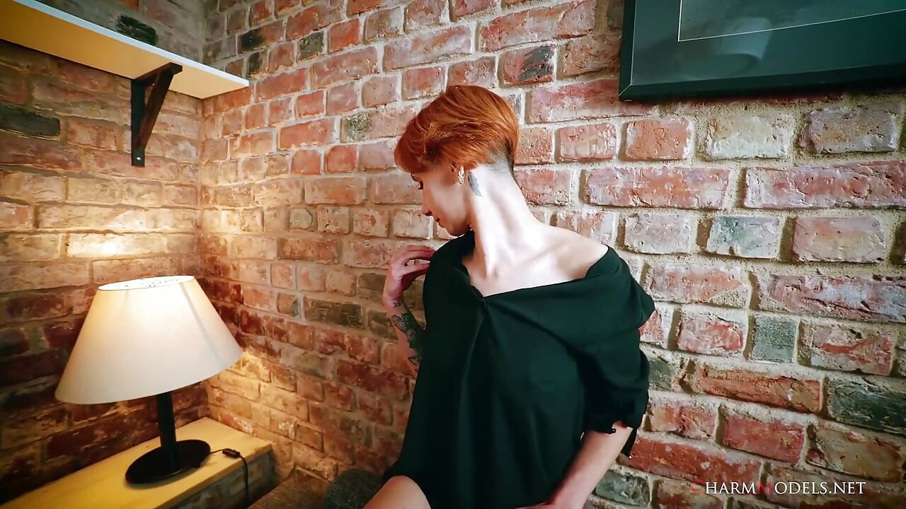 Mary Jane, rousse de 30 ans, sans culotte, mais avec de gros culottes, vidéo