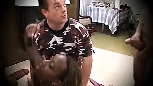 Gadis Afrika dengan toket besar ini dientot habis-habisan sama kontol besar sampai dicrot di dalam banyak banget