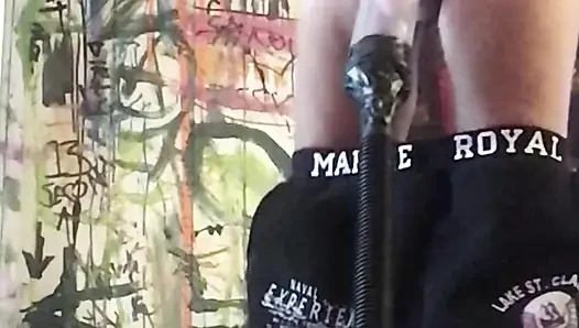 Güzel lng vakumlu büyük yarak emiyor