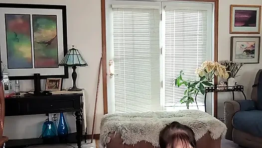 En sevdiğim dildoyla kıllı amcığıma mastürbasyon yapıyor