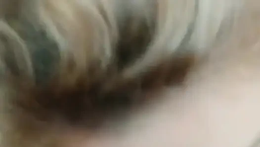 Nyepong kontol besarku dengan nikmat. Itu tidak cukup..