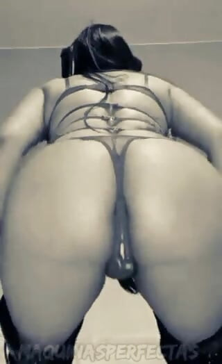 SEXY AND HOT BLUEE IN EROTIC VIDEO CALL ON XHAMSTER