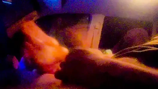 Seksi kızıl saçlı Liz Lane Chester Van Name'e başka bir harika derin gırtlak sakso çekiyor ve sonra onu ayakla muameleyle dölle değiştiriyoruz