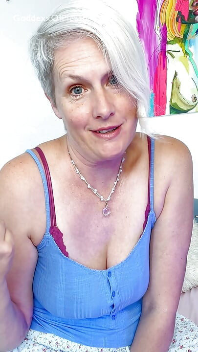 Best Friend's Mom Rate My Cock and Gave Me JOI