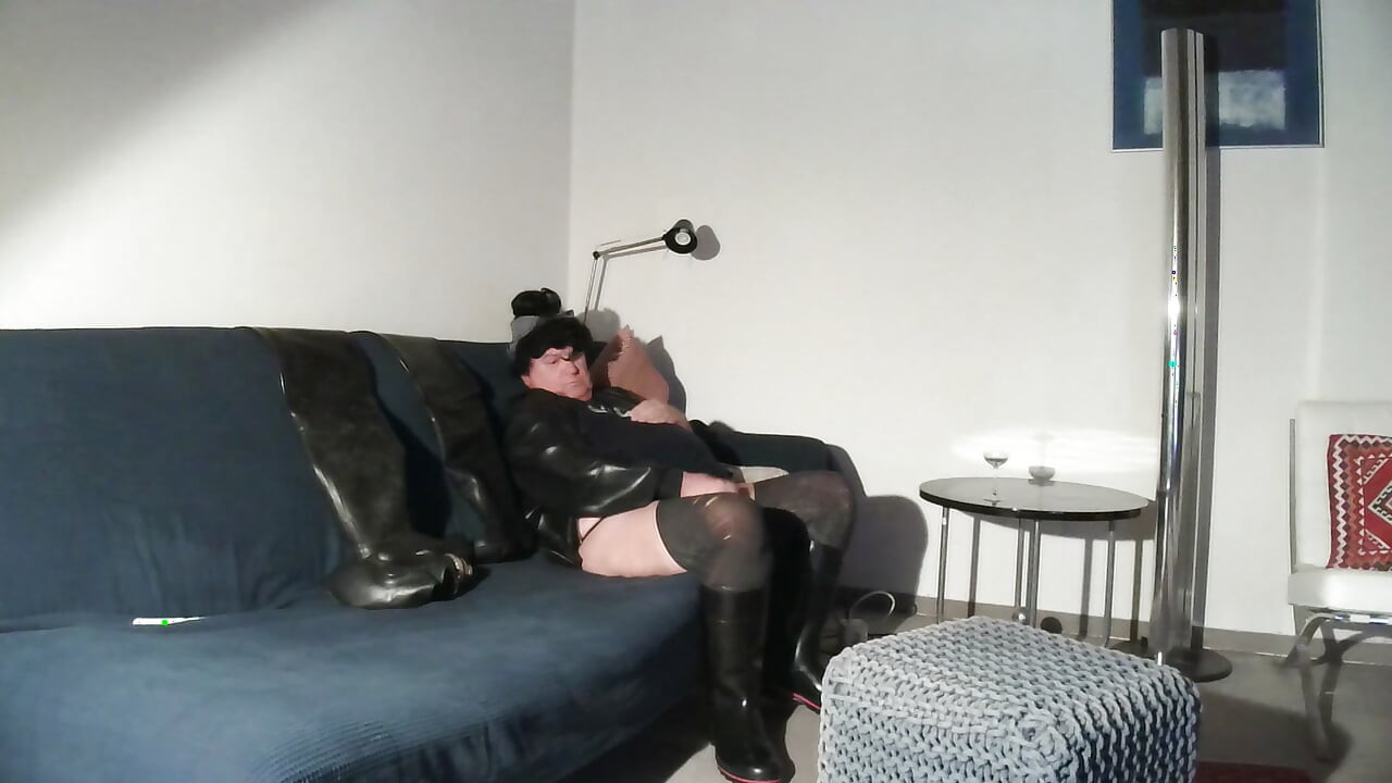 cumslut bessy gas mask posing wank in liqueurglass swallow ,fetish art by linda gumlin