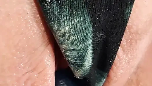 Sie spielt mit ihrem kitzler