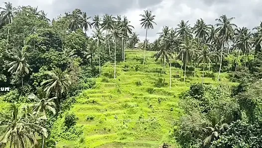 Dia menyetubuhiku di kamar mandi dan memberiku facia besar