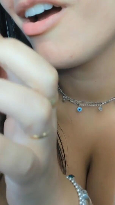 Spektakulärer moment von "Sexy latina ginving eine leckende muschi und blowjob-tutorial LESBEN UND SPERMA IM MUND"