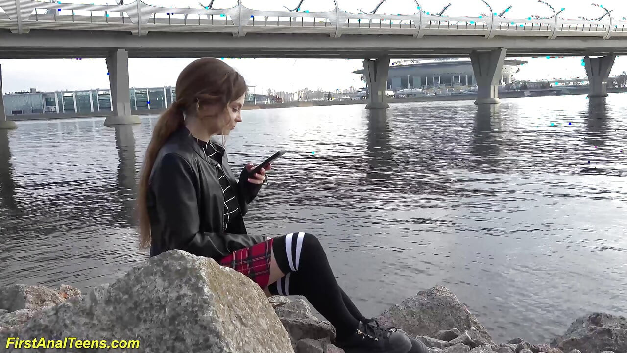 Dünnes teen erstmals anal gefickt