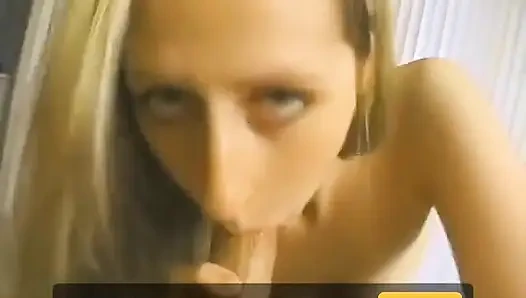 Katie si cewek hot dengan wajah bahenol lagi asik nyepong kontol sampai dicrot di muka