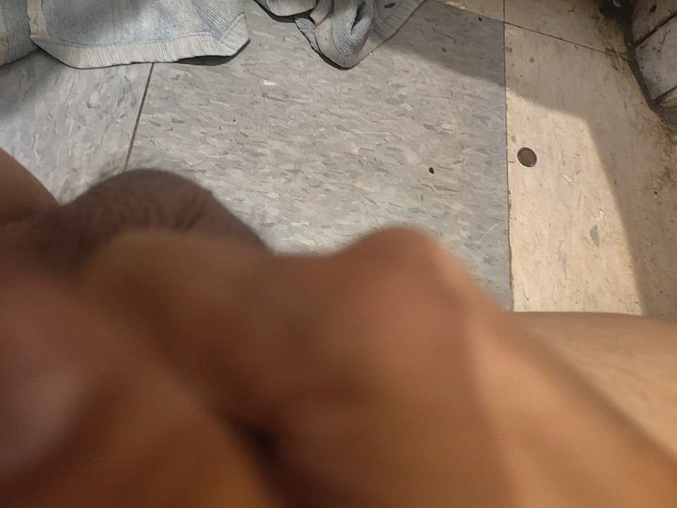 Poprvé si třela své malé klitorisy