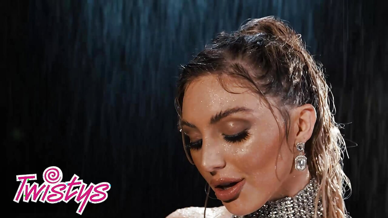 TWISTYS - Kayley Gunner Berbadan Montok Beri Persembahan Solo Yang Menggoda Dan Beruap Dalam Fishnets Sebelum Kongkek Dirinya Sendiri Dengan Kuat