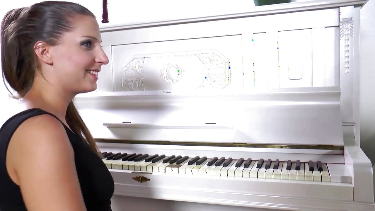 Horny Piano Lesson with Sammy Fox!!