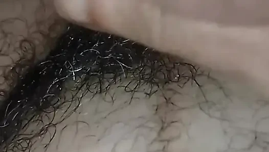 Ateşli bir yarak sıkı bir delik istiyor.
